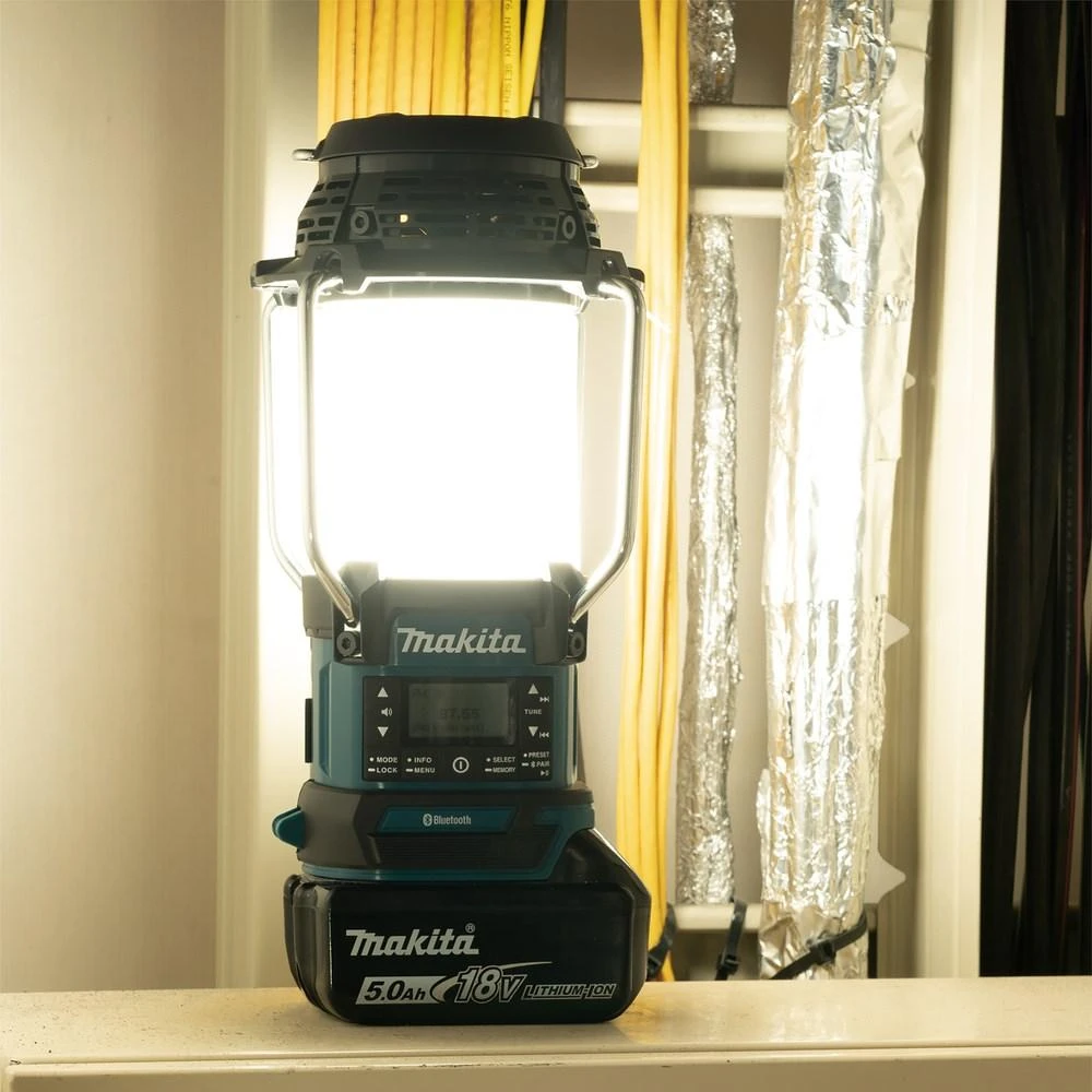 Makita Akumuliatorinis LXT® žibintas / radijas DMR056 14,4V / 18V • 1 000 lx • DAB/DAB+