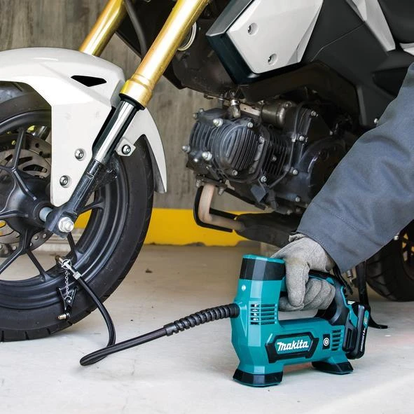 Makita MP100DZ Akumuliatorinis kompresorius 12V MAX, Be akumuliatorių ir kroviklio!