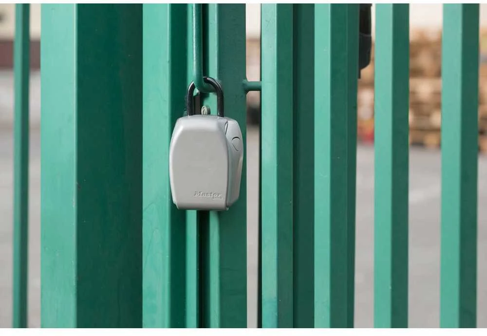 MASTER LOCK tvirtas raktų dėklas su kombinuota spyna ir kilpa 5414EURD