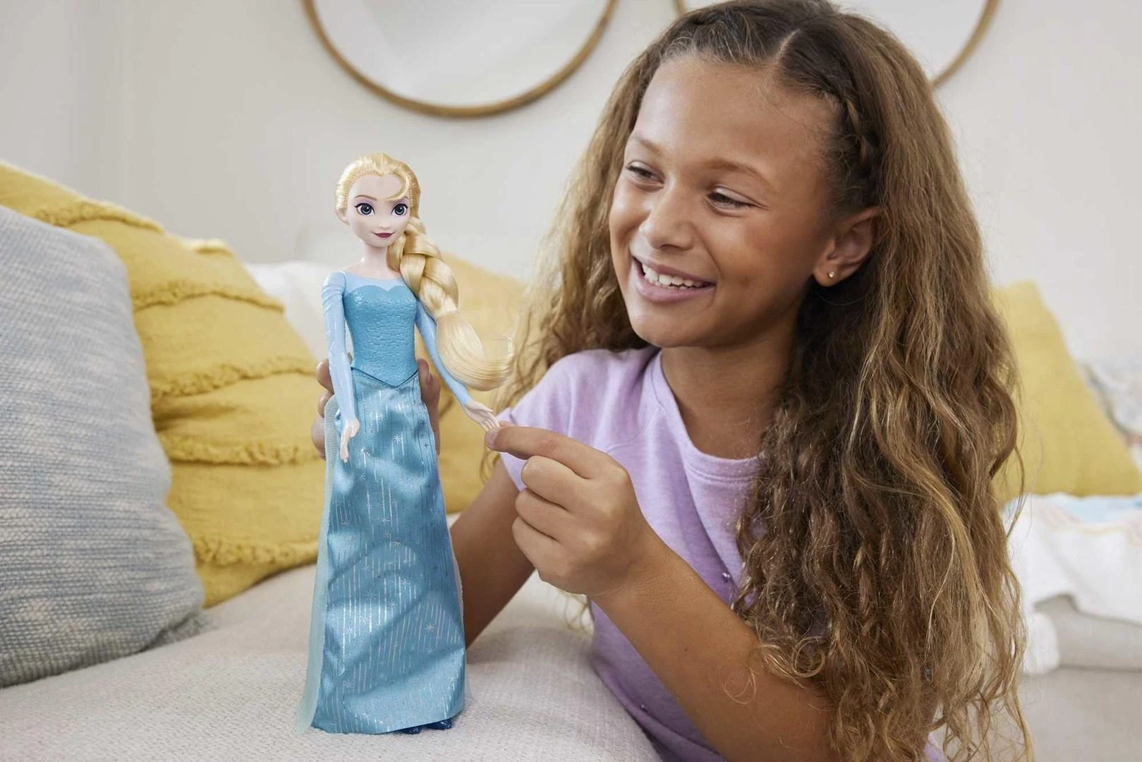 Mattel „Disney Frozen“ lėlė Elza, Ledo Šalis (1 filmo dalies įkvėpta išvaizda)