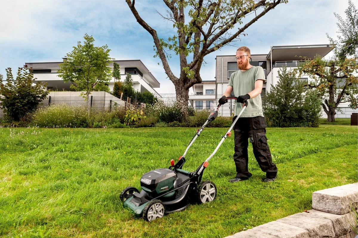Akumuliatorinės vejapjovės RM 36-18 LTX BL 46, korpusas, Metabo