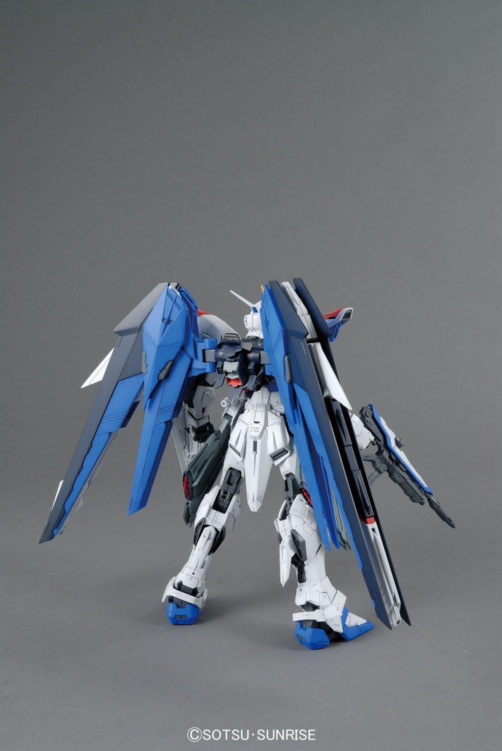 Bandai MG 1/100 FREEDOM GUNDAM VER.2.0 BL
