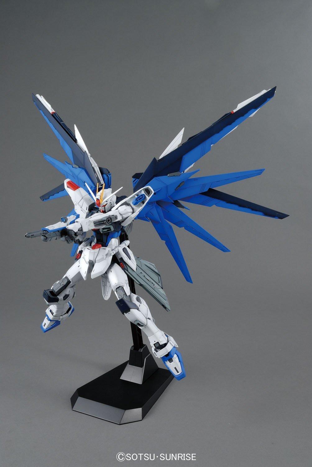 Bandai MG 1/100 FREEDOM GUNDAM VER.2.0 BL