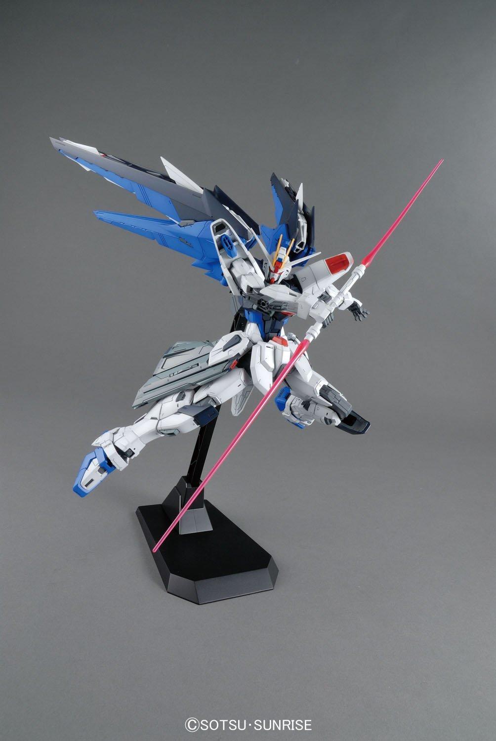 Bandai MG 1/100 FREEDOM GUNDAM VER.2.0 BL