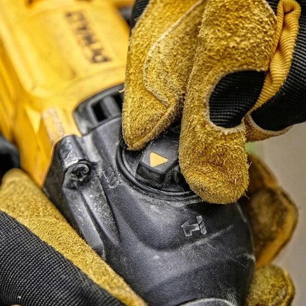Perforuotas grąžtas Dewalt D25033 710 W