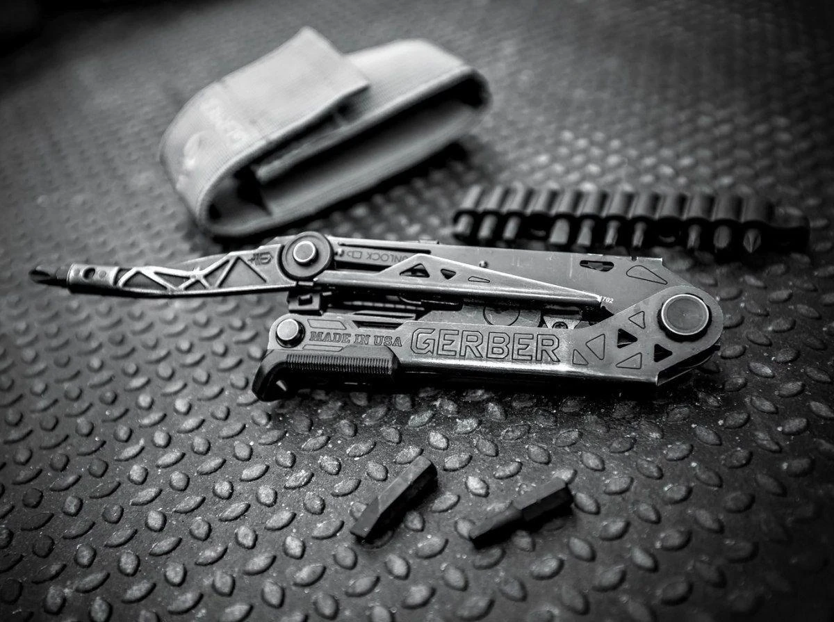 Gerber Center-Drive Juodas (Coyote Molle Sheath)