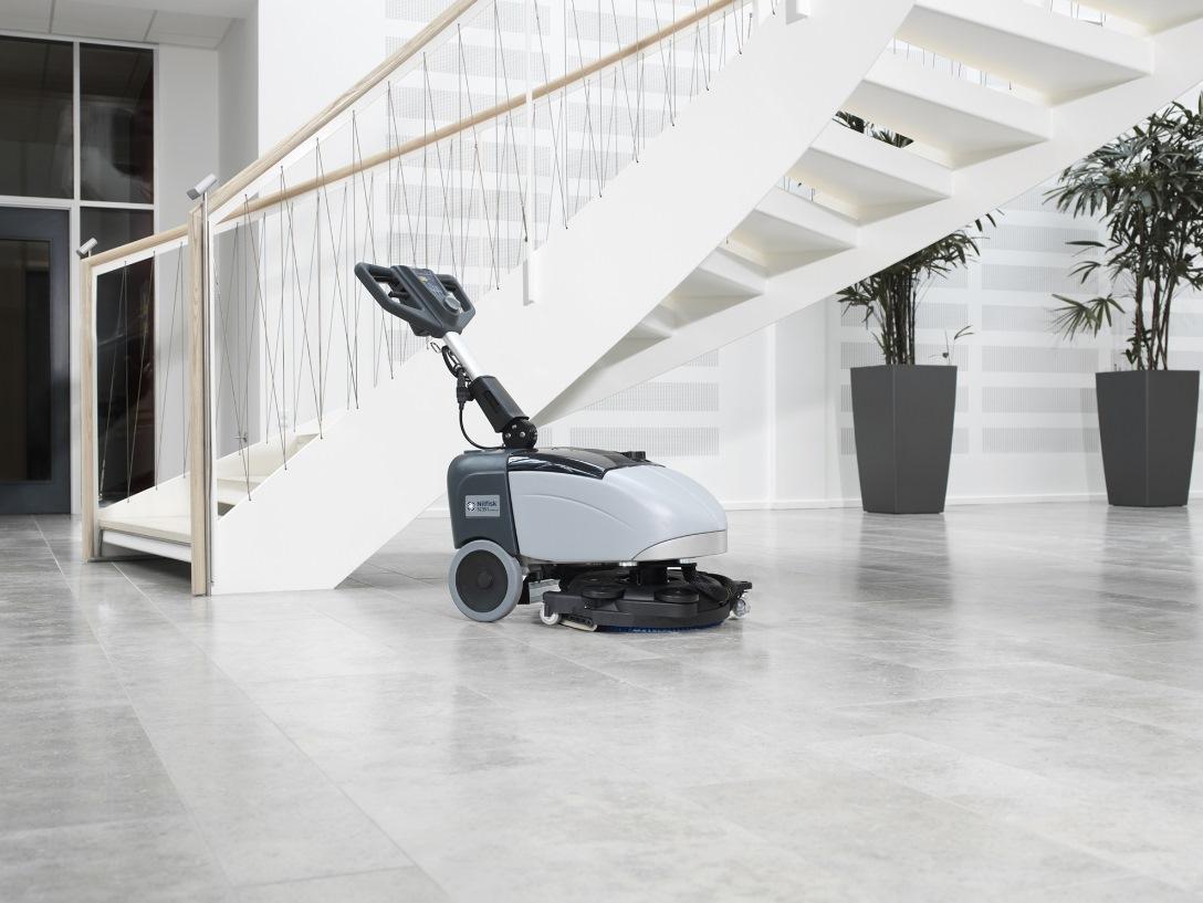 Grindų plovimo mašina NILFISK SC351 Full PKG