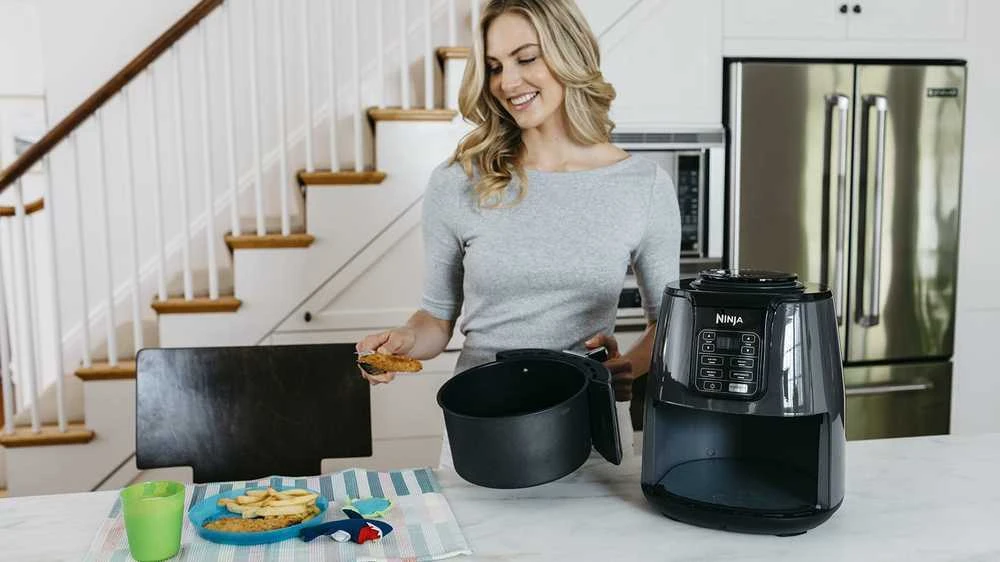 Ninja Kitchen Karšto oro gruzdintuvė AF100EU, 1550 W, 3.8 L, juodos ir sidabrinės spalvos aprašymas - Prekės nuotrauka