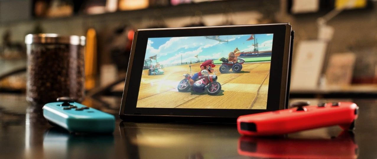 Nintendo Switch (Raudona / Mėlyna)