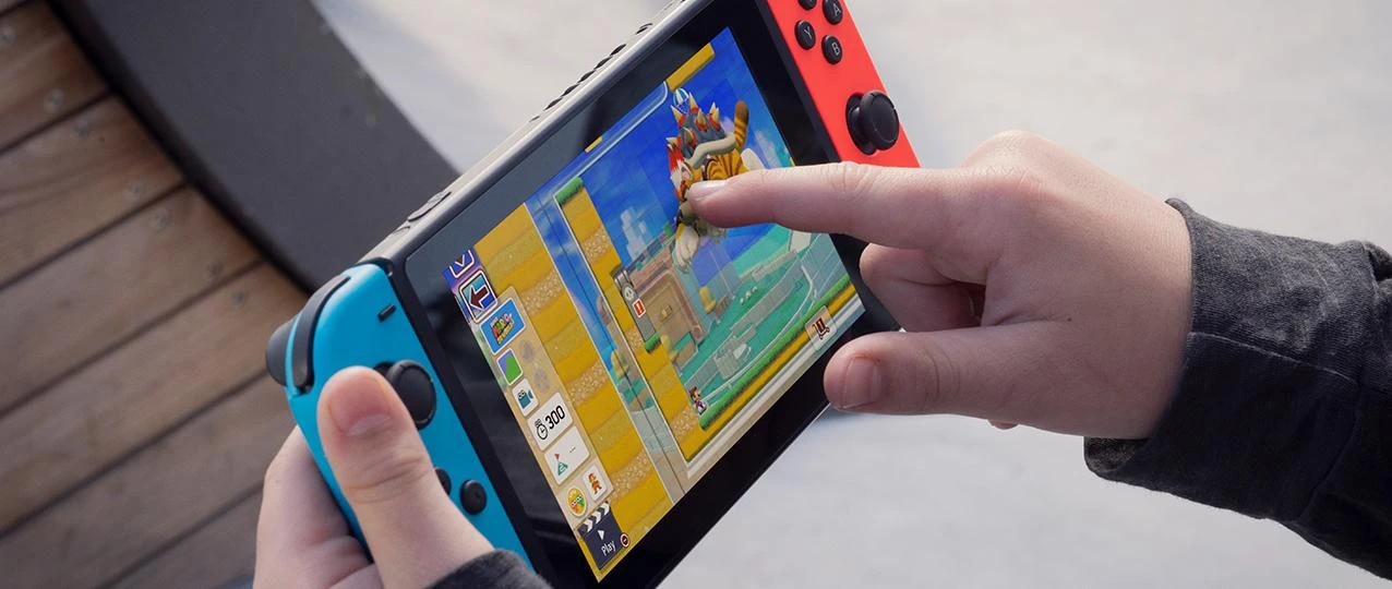 Nintendo Switch (Raudona / Mėlyna)