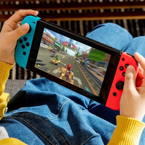 Nintendo Switch (Raudona / Mėlyna)