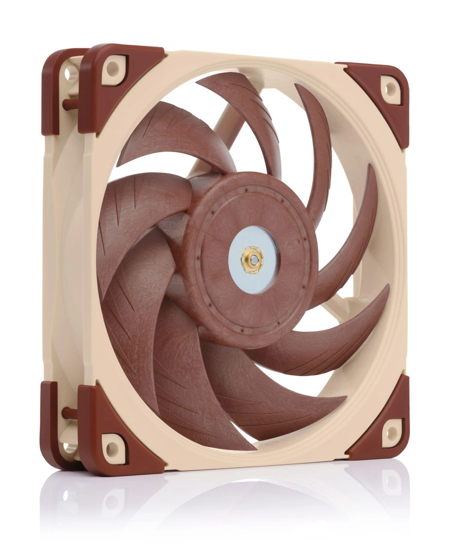 Noctua NF-A12x25 aušintuvas kampu