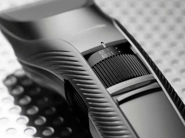 „Panasonic“ | Plaukų kirpimo mašinėlė | ER-GC63-H503 | Belaidė arba su laidiniu | Drėgnoms ir sausoms skutimosi mašinėlėms | Ilgio žingsnių skaičius: 39 | Tikslus žingsnis: 0,5 mm | Juodas
