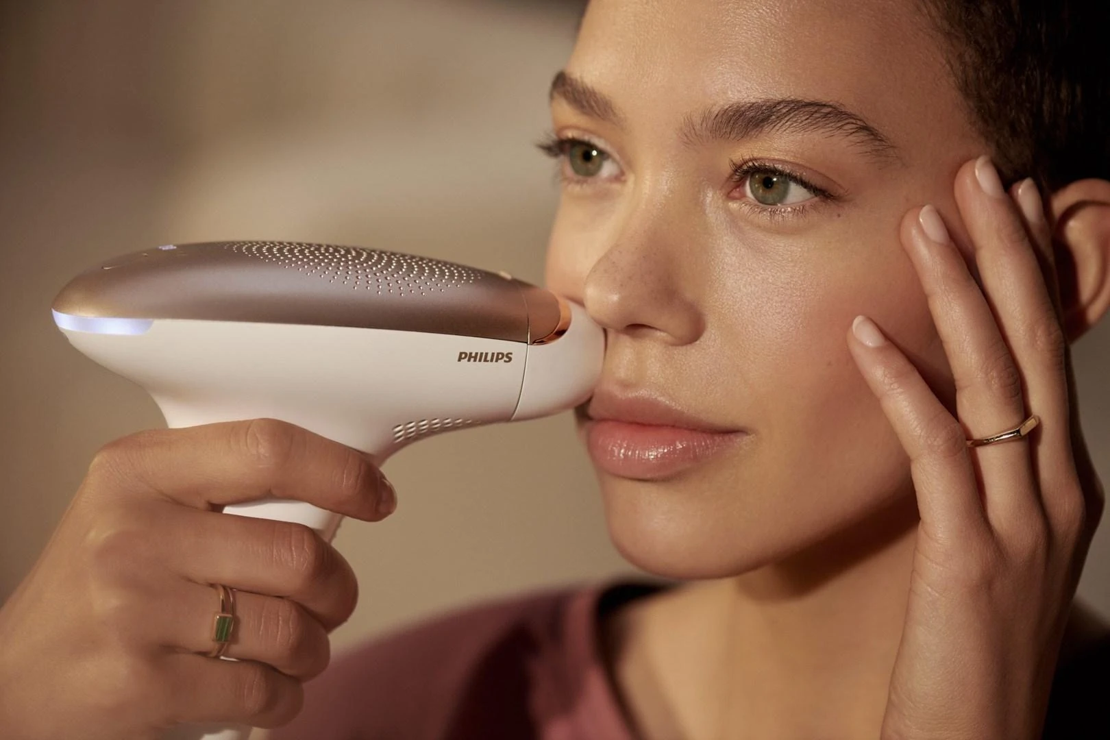 Philips Lumea IPL 7000 Series IPL plaukelių šalinimo prietaisas BRI921/00
