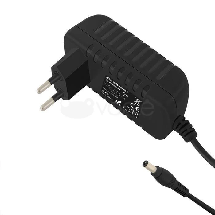 Qoltec 18W kintamosios srovės adapteris sujungtas su kištuku
