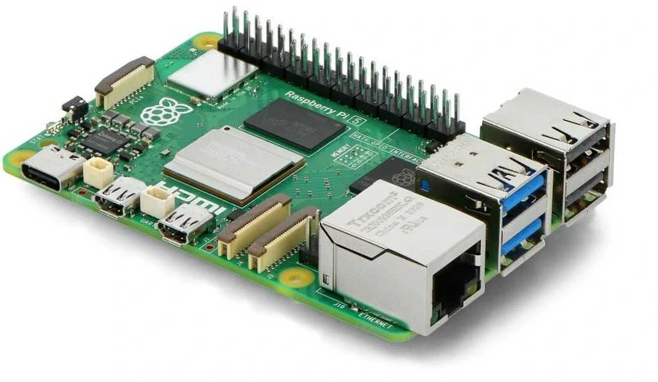 Raspberry Pi 5 8GB pagrindinė plokštė iš kampo
