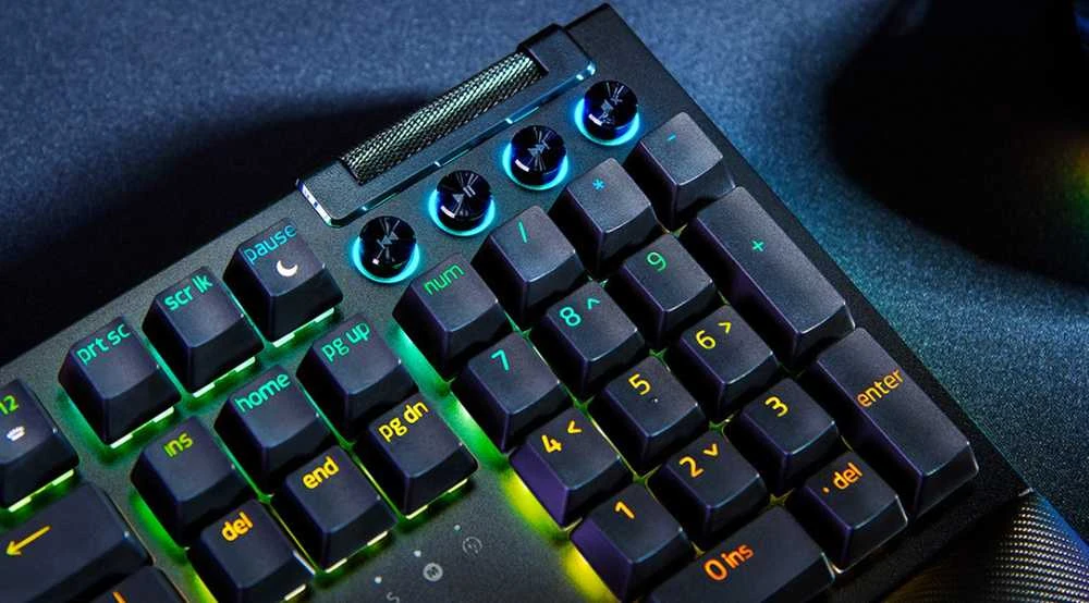Mechaninė žaidimų klaviatūra Razer BlackWidow V4 X, US išdėstymas, geltonas jungiklis, su laidu, Juodos spalvos