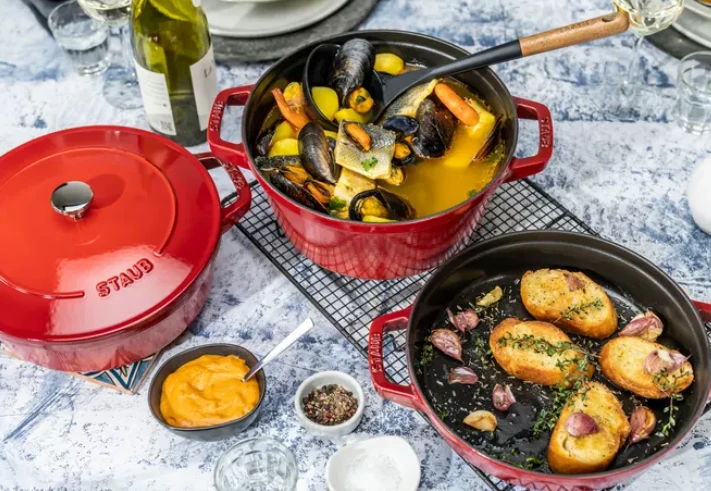 Staub La Cocotte apvalus ketaus troškinimo indas -- 3 VIENŲ RINKINYS