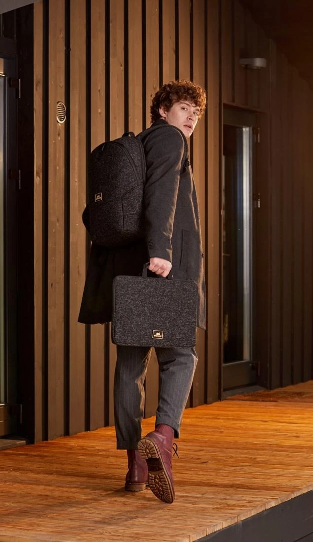 Dėklas/įmautė RivaCase 7915, juodas 15.6"