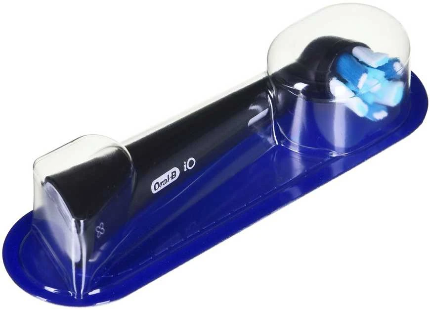 Juoda Oral-B iO keičiama šepetėlio galvutė pakuotėje
