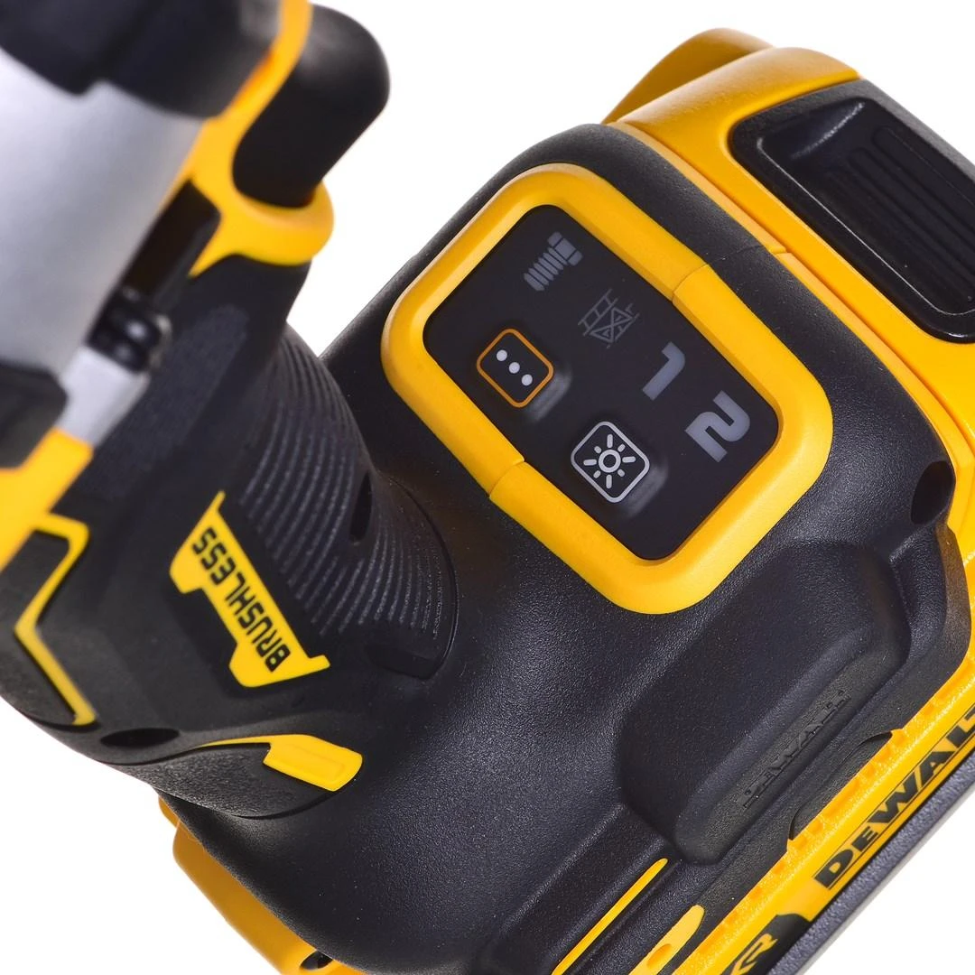 DeWALT smūginis veržliasukis DCF921D2T 18V 1/2", 406Nm, 2x2.0 Ah, TSTAK lagaminas
