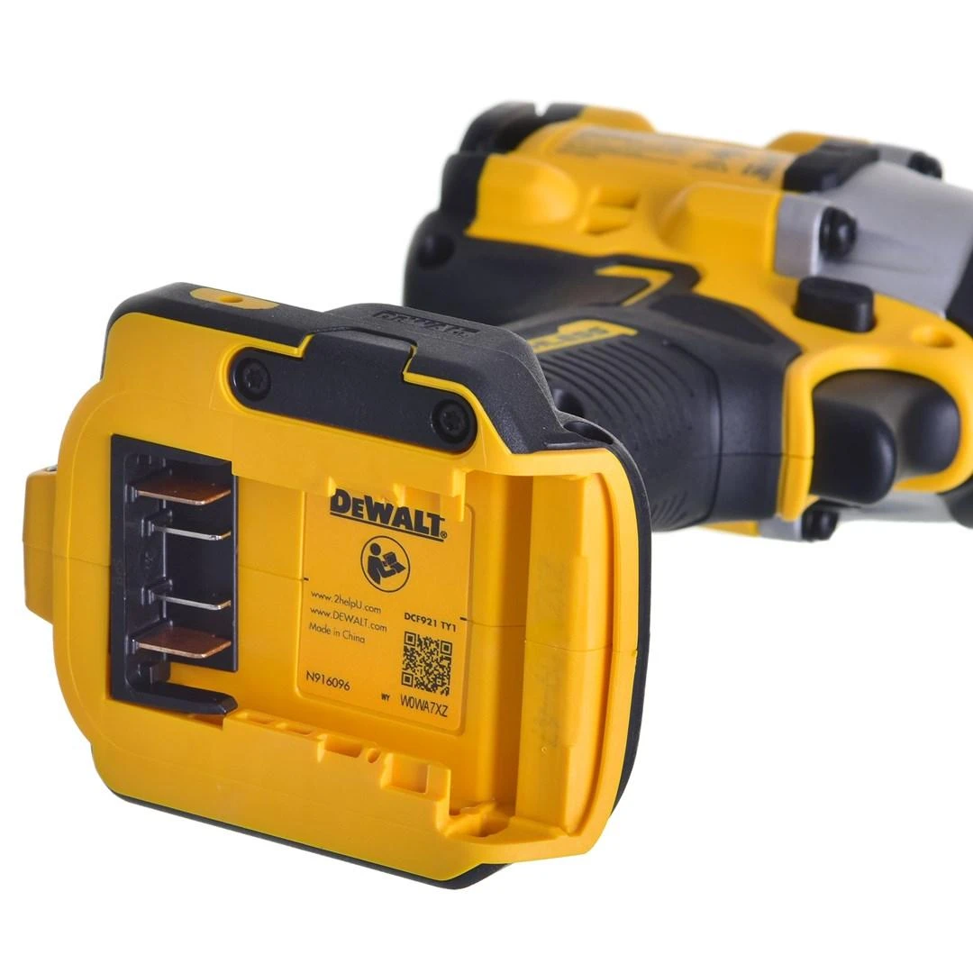 DeWALT smūginis veržliasukis DCF921D2T 18V 1/2", 406Nm, 2x2.0 Ah, TSTAK lagaminas