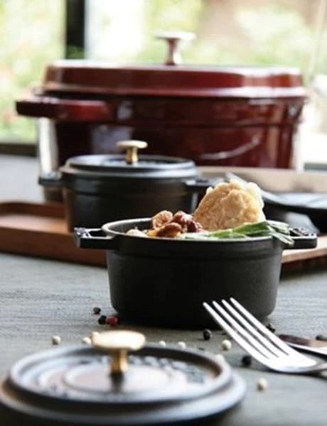 STAUB KETUS APVALUS PUODAS 40509-359-0 - 5,2 LTR GRENADINE
