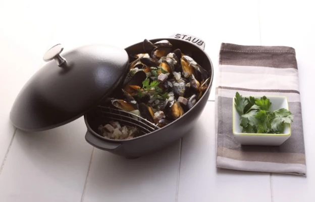 Staub kriauklinis vazonas 25 cm juodas