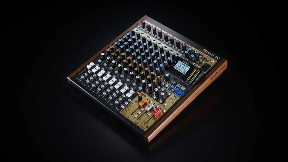 Garso Pultas - Tascam Model 12 12 Kanalų, USB Type-C, Juodas, Medinis