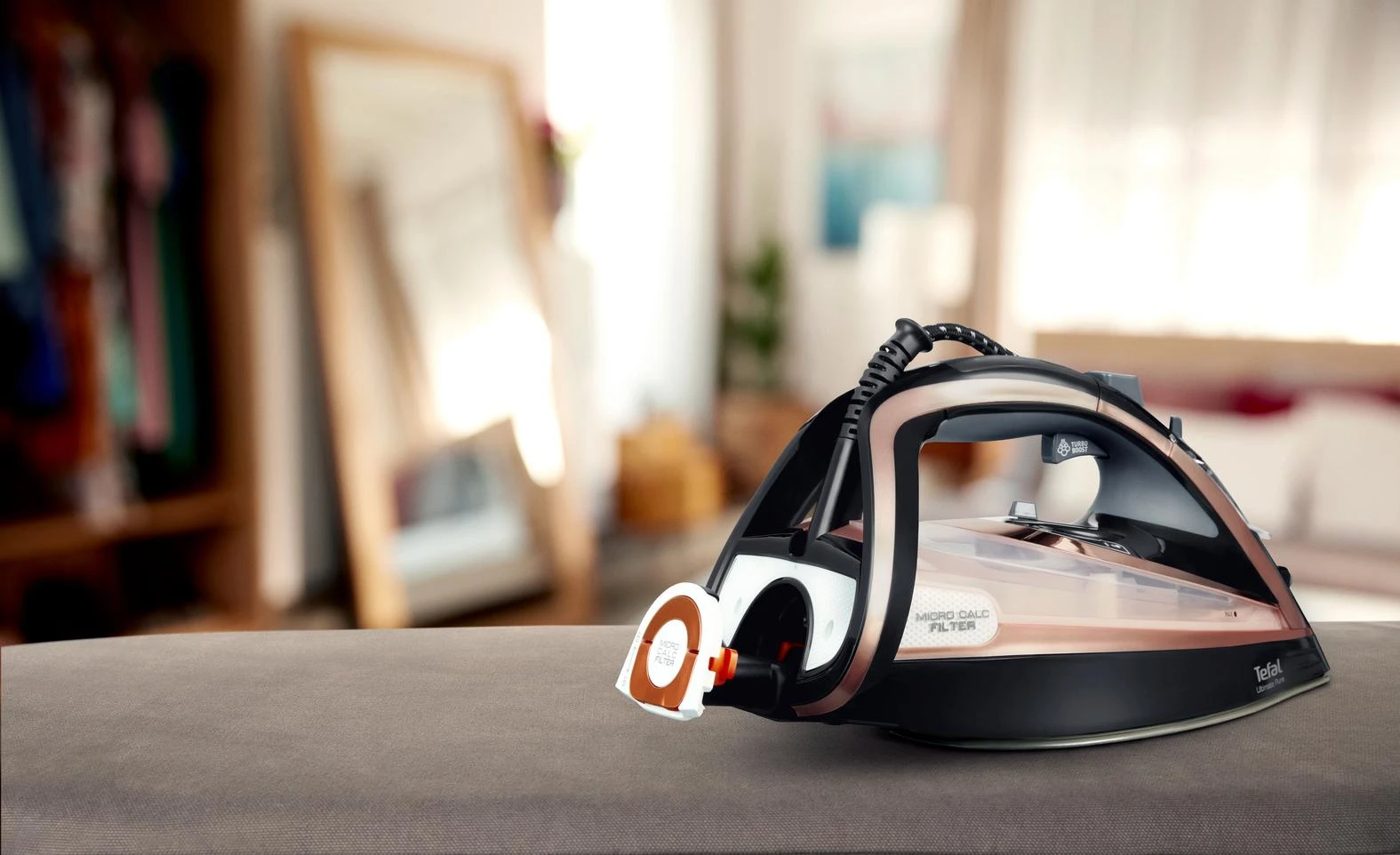 Garų lygintuvas Tefal Ultimate Pure FV9845E0 | 3200 W | Vandens talpa 350 ml | Juogas/rausvai auksinis