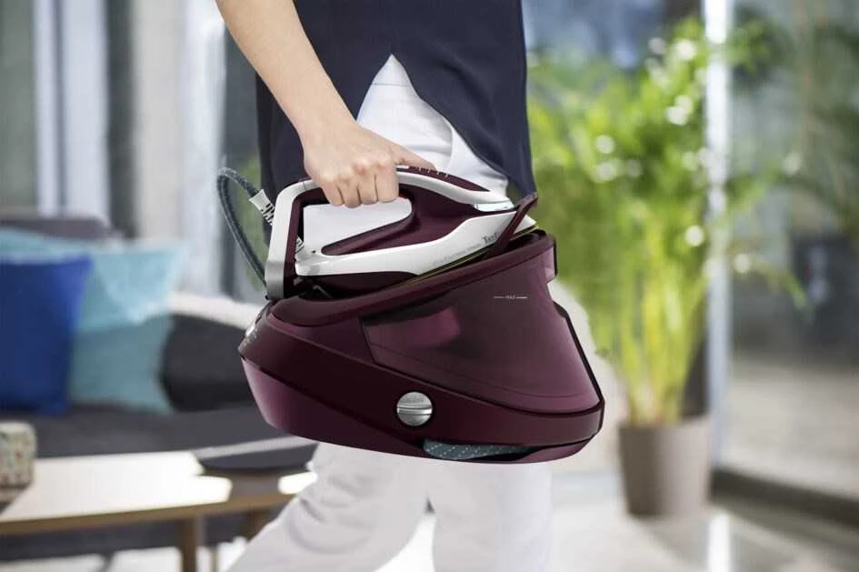 Garų lyginimo stotis Tefal Pro Express GV9810 | 3000 W | 1.2 L | 8.3 bar | Raudona