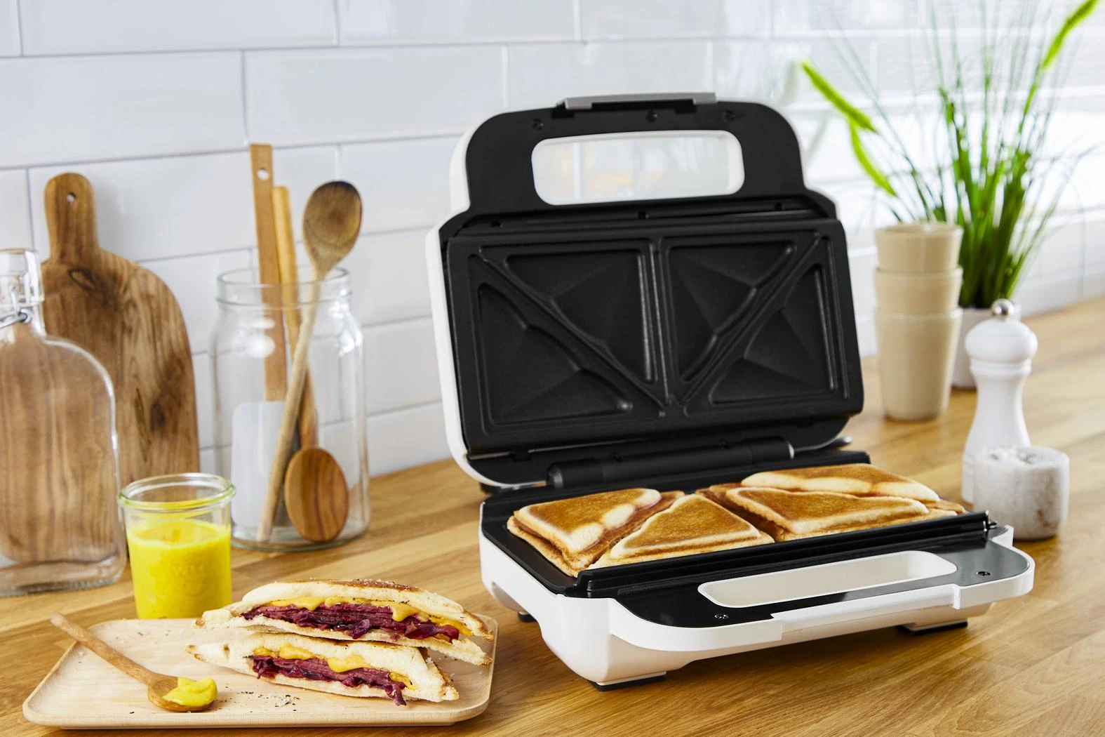 Sumuštinių keptuvas TEFAL | Vaflių gaminimo užkandis XL | SW701110 | 850 W | Kepinių skaičius 2 | Belgija | Baltas/Pilkas