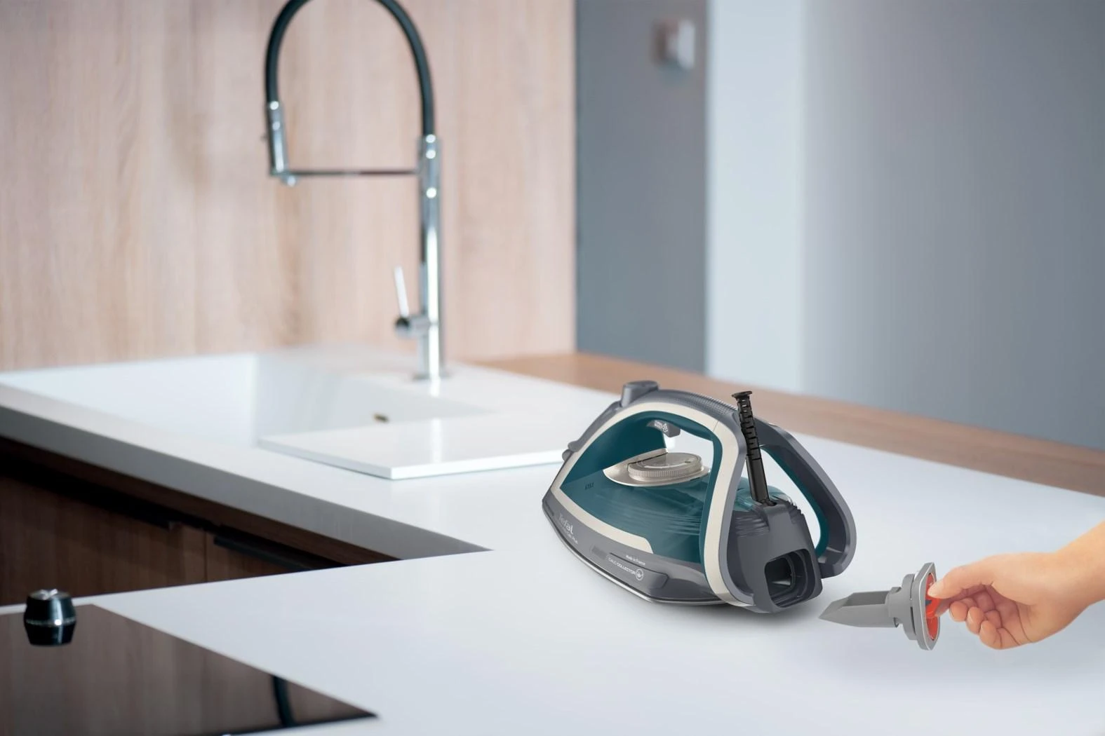 TEFAL | Garų lygintuvas | Ultragliss Plus FV6842 | Garų lygintuvas | 2800 W | Continuous steam 50 g/min | Steam boost performance 260 g/min