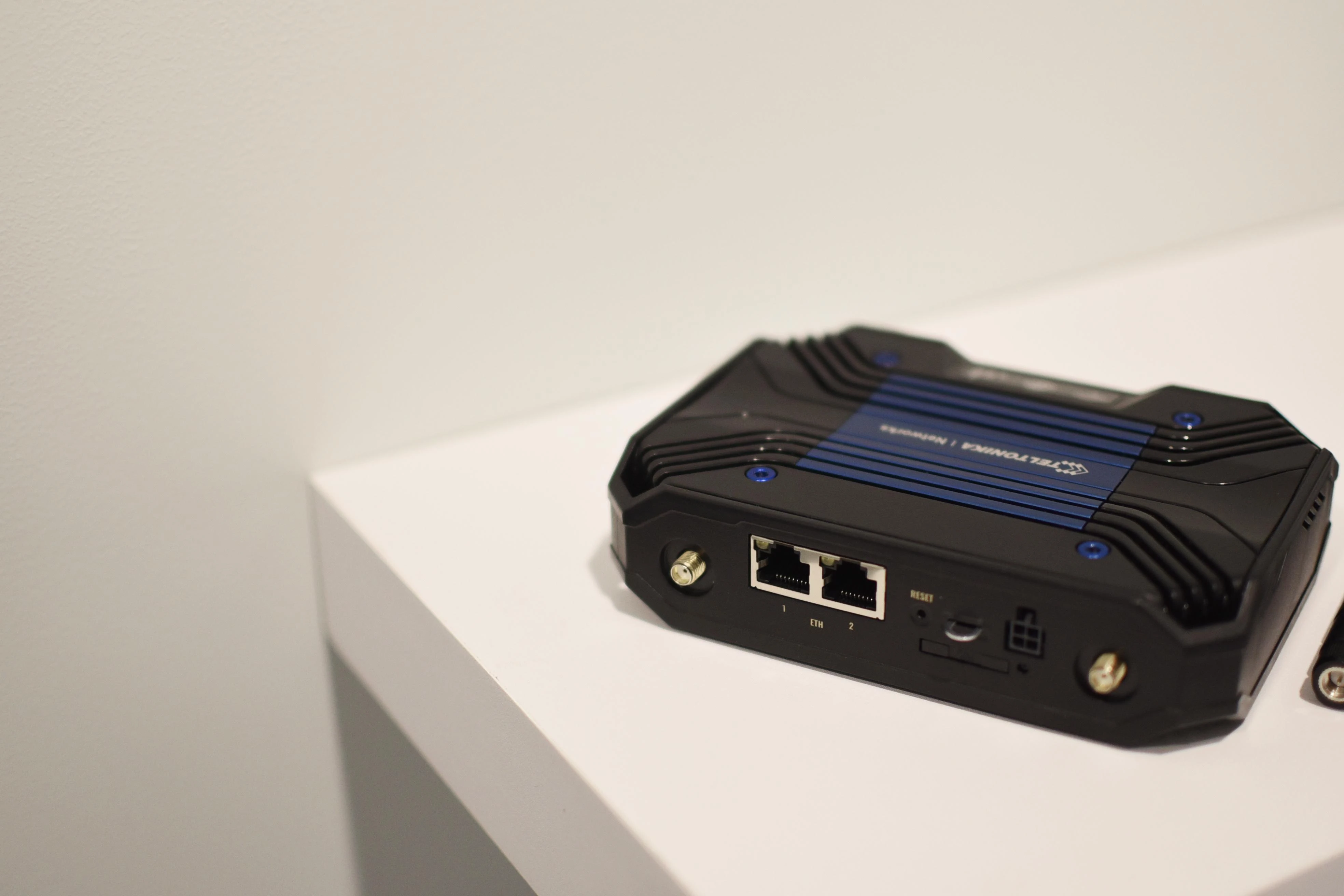 Teltonika Dual LTE Cat 6 Maršrutizatorius TCR100 802.11ac, 42+300 Mbit/s, 10/100 Mbit/s, Ethernet LAN (RJ-45) jungtys 2, Mesh Support Taip, MU-MiMO Taip, 4G, Antenos tipas Išorinis / Vidinis