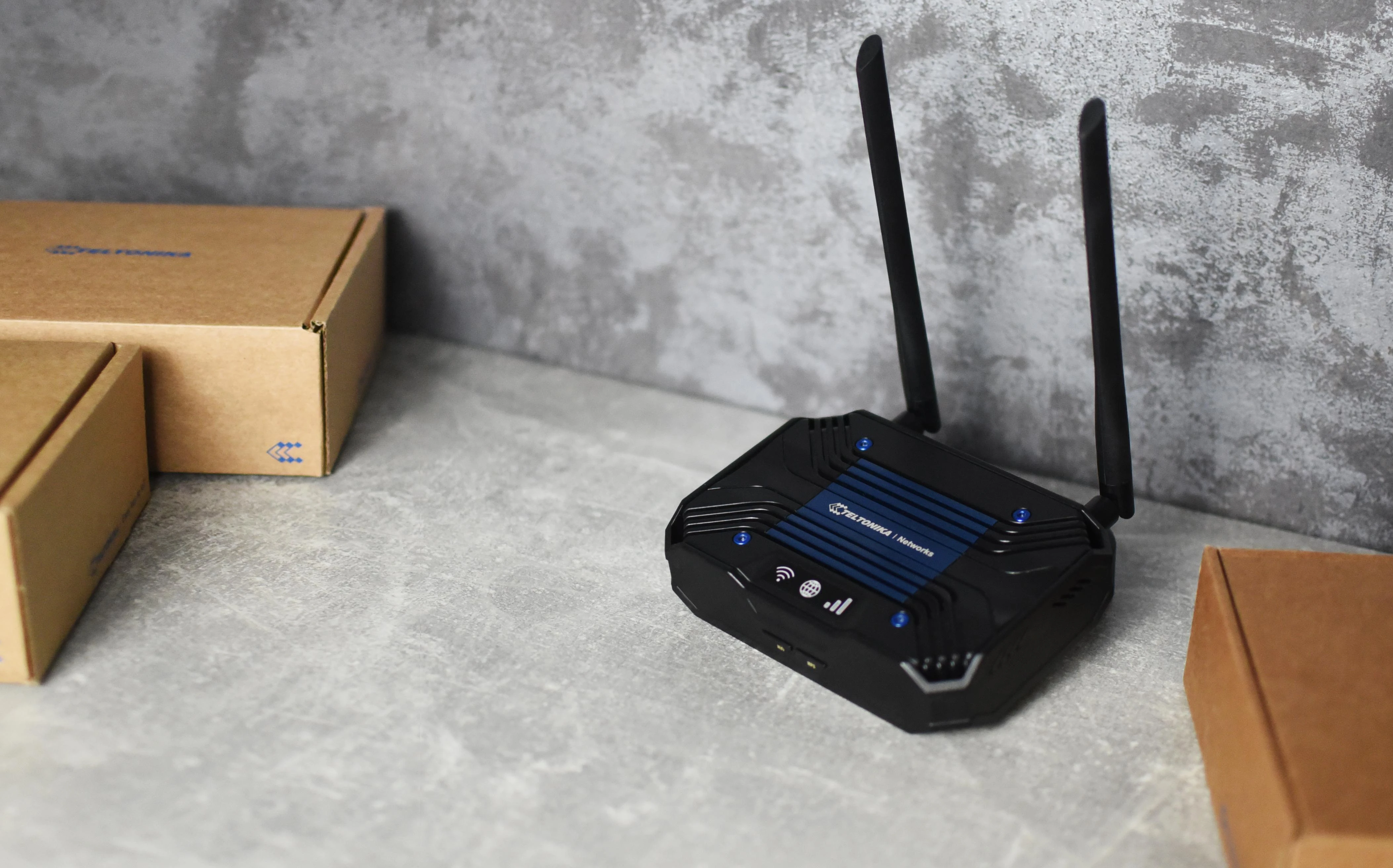 Teltonika Dual LTE Cat 6 Maršrutizatorius TCR100 802.11ac, 42+300 Mbit/s, 10/100 Mbit/s, Ethernet LAN (RJ-45) jungtys 2, Mesh Support Taip, MU-MiMO Taip, 4G, Antenos tipas Išorinis / Vidinis
