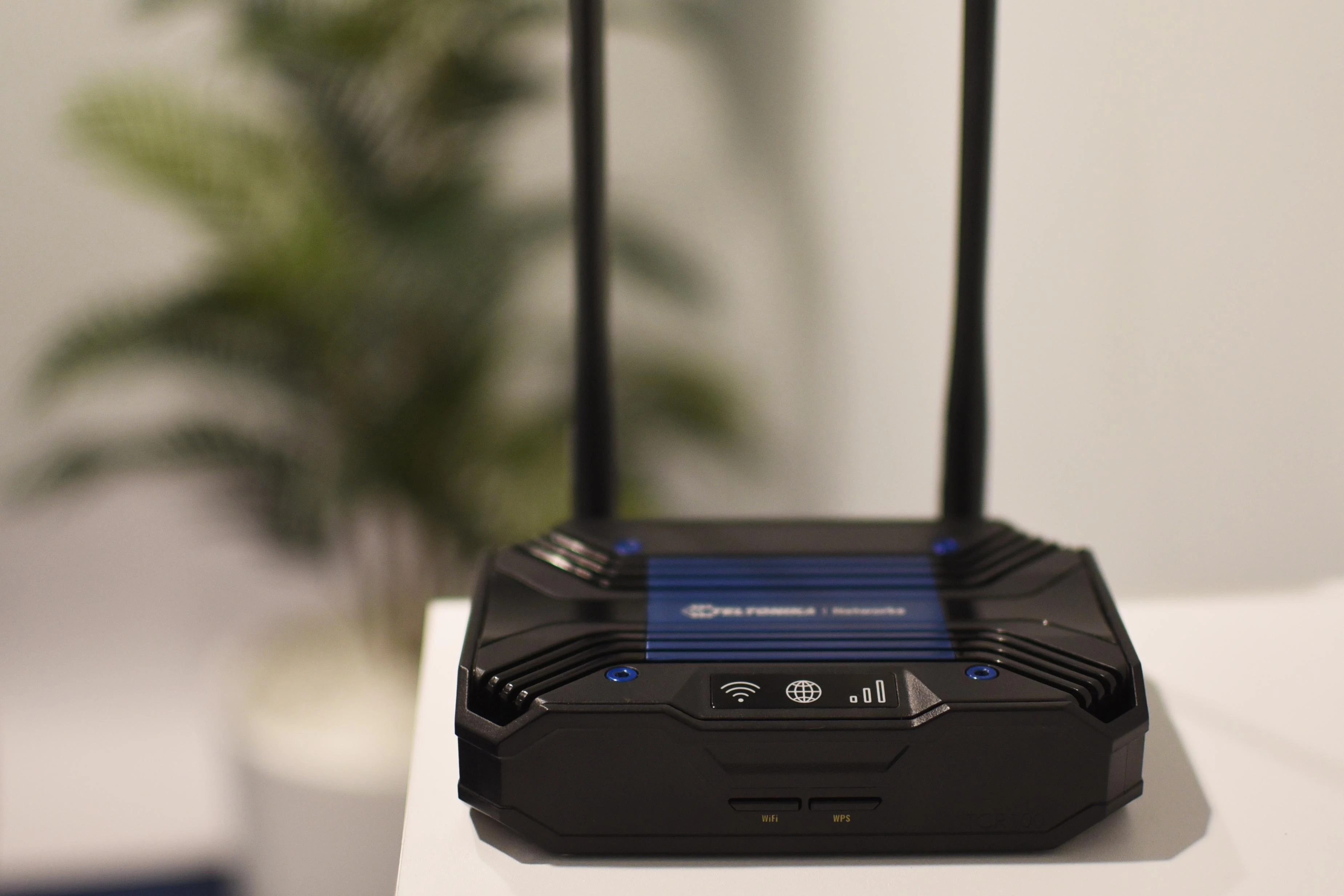 Teltonika Dual LTE Cat 6 Maršrutizatorius TCR100 802.11ac, 42+300 Mbit/s, 10/100 Mbit/s, Ethernet LAN (RJ-45) jungtys 2, Mesh Support Taip, MU-MiMO Taip, 4G, Antenos tipas Išorinis / Vidinis