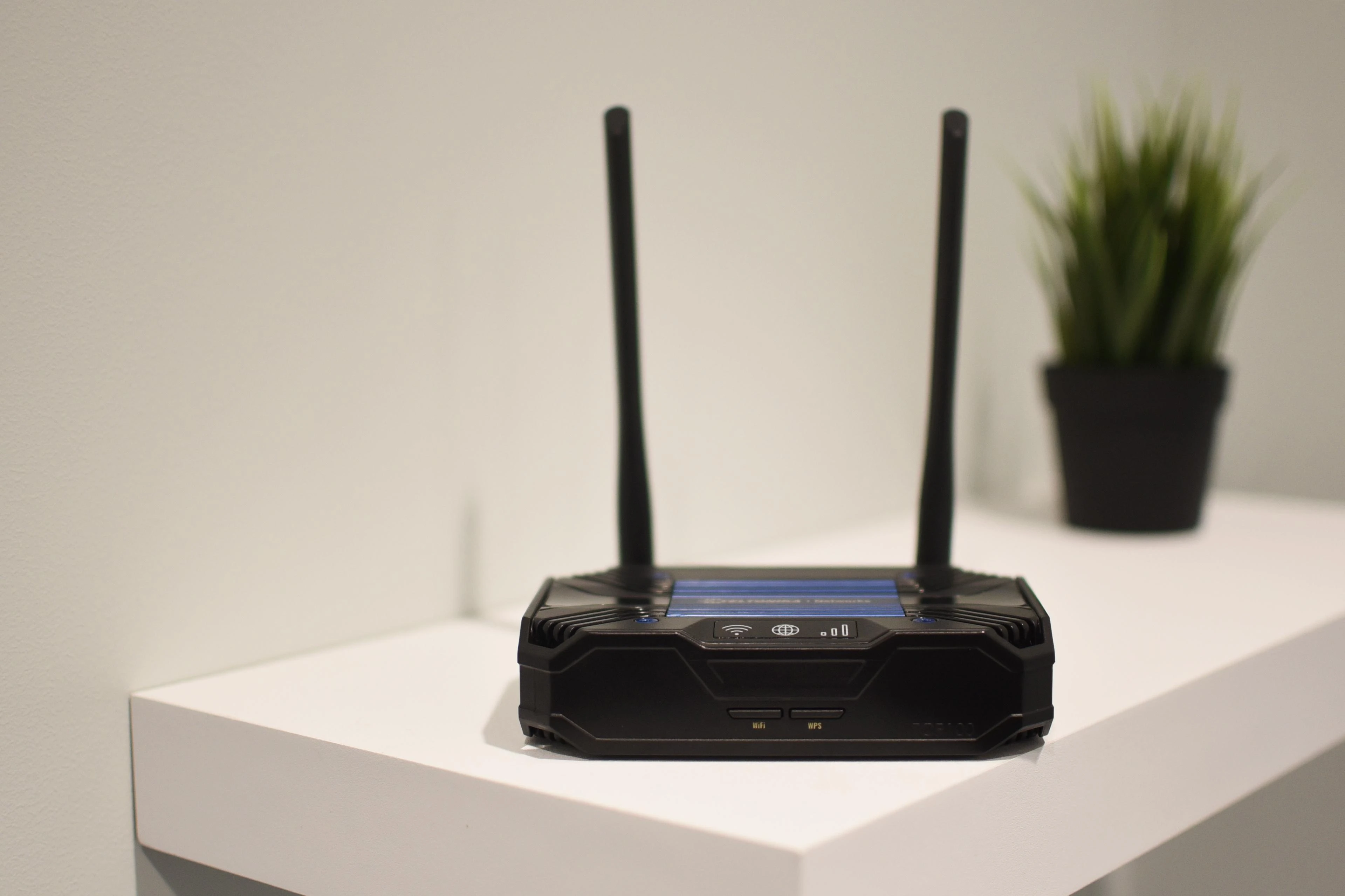 Teltonika Dual LTE Cat 6 Maršrutizatorius TCR100 802.11ac, 42+300 Mbit/s, 10/100 Mbit/s, Ethernet LAN (RJ-45) jungtys 2, Mesh Support Taip, MU-MiMO Taip, 4G, Antenos tipas Išorinis / Vidinis