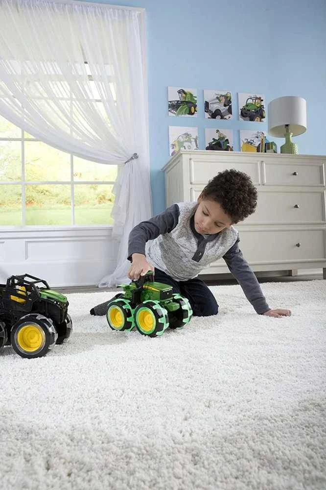 Tomy JOHN DEERE traktorius su šviečiančiais ratais Monster, 46434