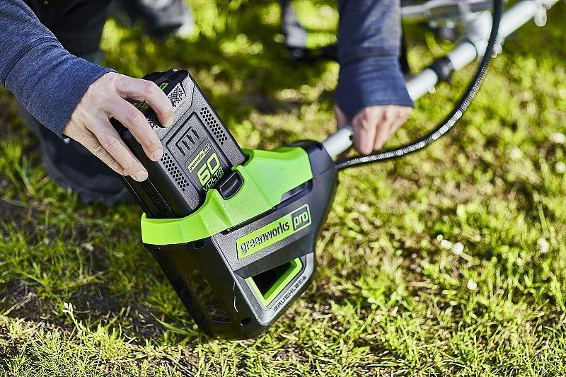 Greenworks GD60BCB  60V krūmapjovė 40 cm, su dviračio tipo rankena (be akumuliatoriaus ir kroviklio)