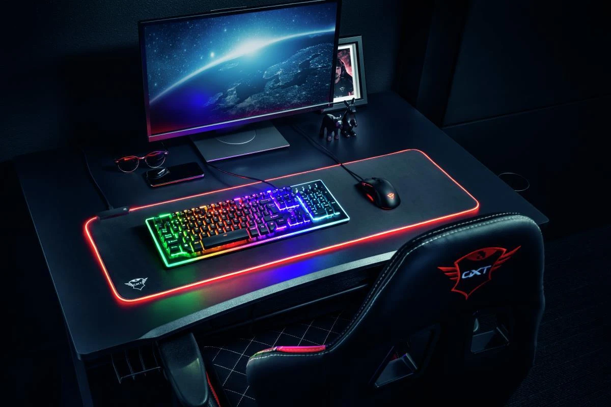 TRUST GXT 764 Glide-Flex RGB XXL pelės kilimėlis | 930x300x3mm