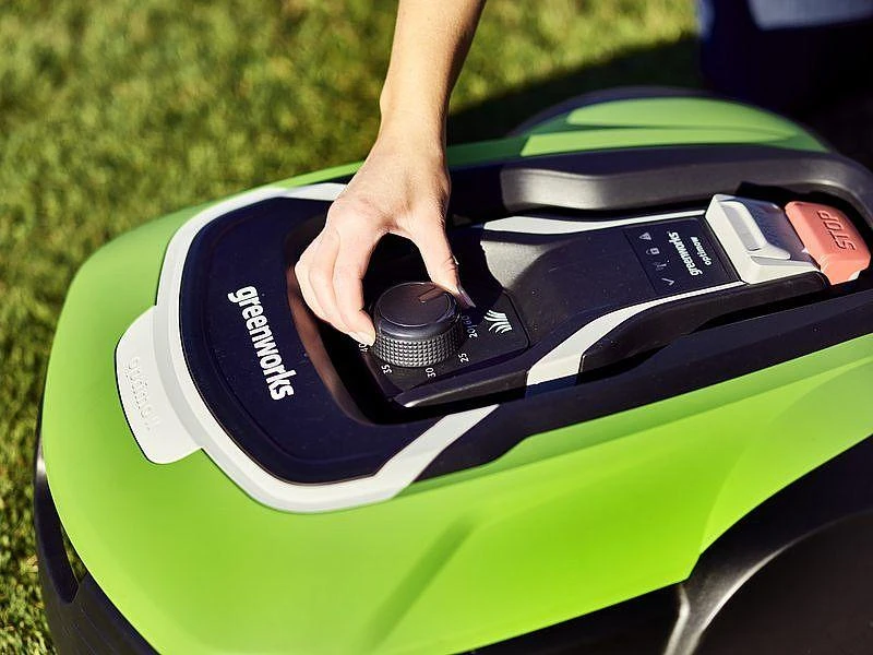 Vejos robotas Greenworks OptiMow10