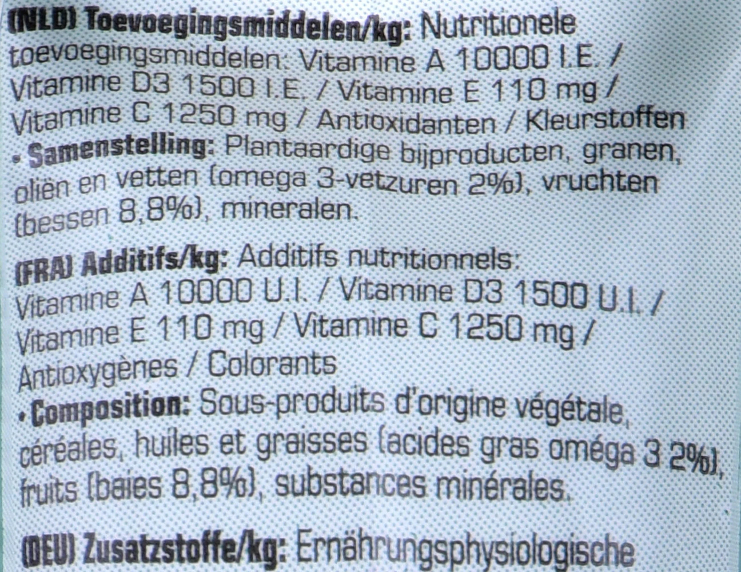 Nezatříděno Bfb Plus Kft Complete Crock Berry - graužikų skanėstas su uogomis 50 g 461487
