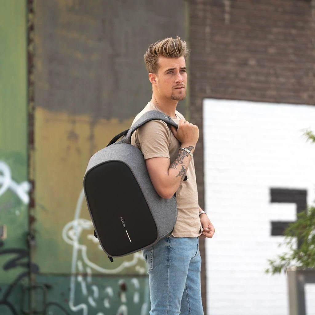 Kuprinė su apsauga nuo vagių XD Design Bobby Hero Regular, Juodos/Pilkos spalvos