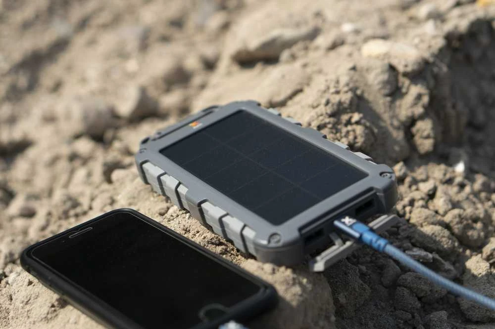 „Xtorm“ – FS405 20 W „Fuel“ serijos saulės energija varomas išorinis akumuliatorius, 10 000 mAh