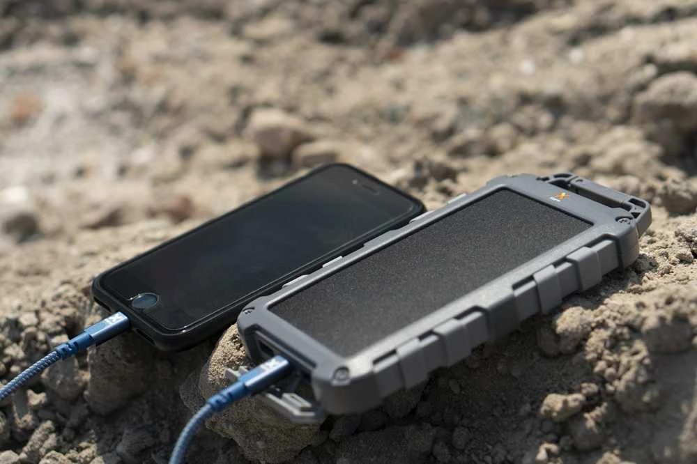 „Xtorm“ – FS405 20 W „Fuel“ serijos saulės energija varomas išorinis akumuliatorius, 10 000 mAh