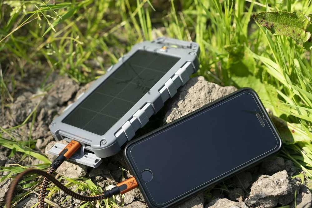 „Xtorm“ – FS405 20 W „Fuel“ serijos saulės energija varomas išorinis akumuliatorius, 10 000 mAh