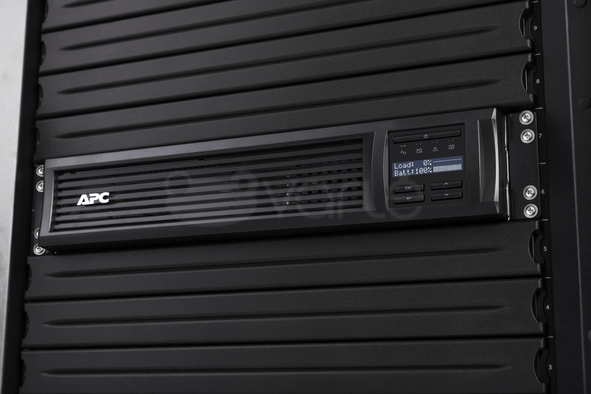 APC SMART-UPS 750VA LCD RM 2U 230V WITH SMARTCONNECT