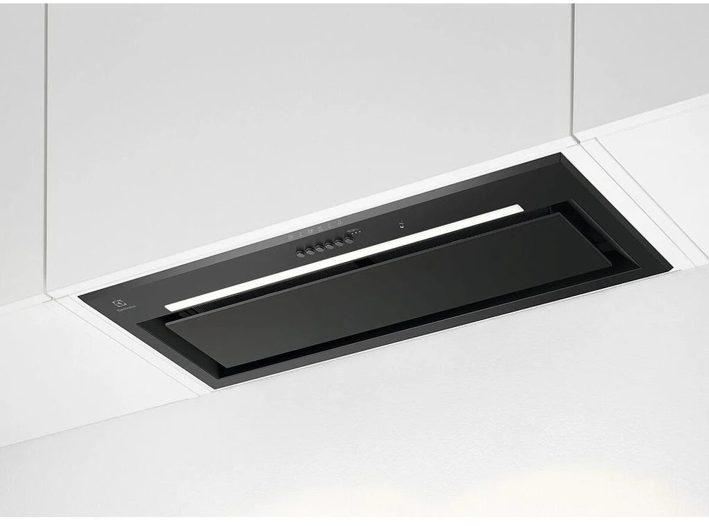 Juodos spalvos 80 cm pločio įmontuojamas gartraukis Electrolux LFG818K