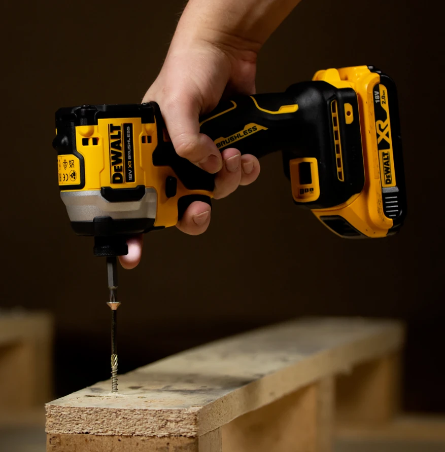 Akumuliatorinis smūginis suktuvas DEWALT 18V DCF850N-XJ be akumuliatoriaus ir kroviklio