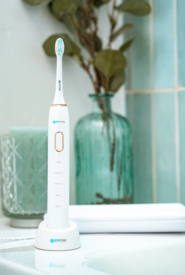Elektrinis dantų šepetėlis Oromed Oro-Brush, Baltas
